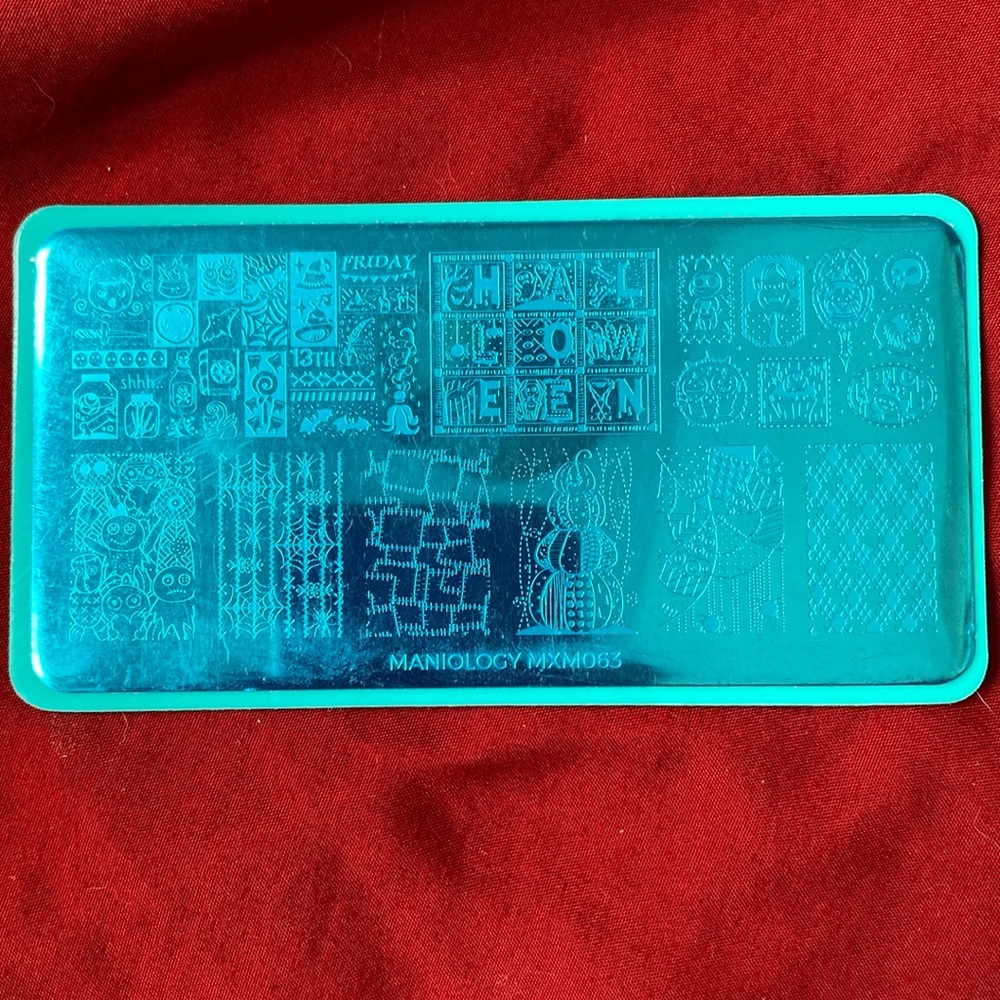 Maniology MXM063 Pins & Needles nail plate